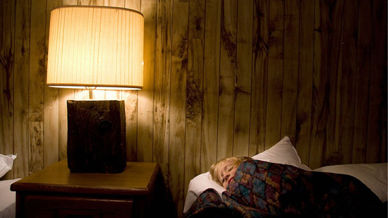开灯睡觉，时间长了可能危害身体健康