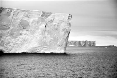南极冰架加速变薄 或将坍塌